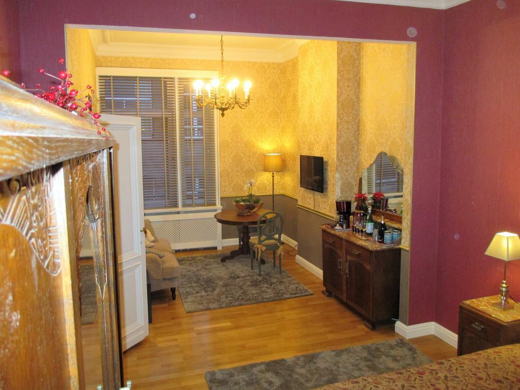 Apartments Suites In Антверпен Екстериор снимка