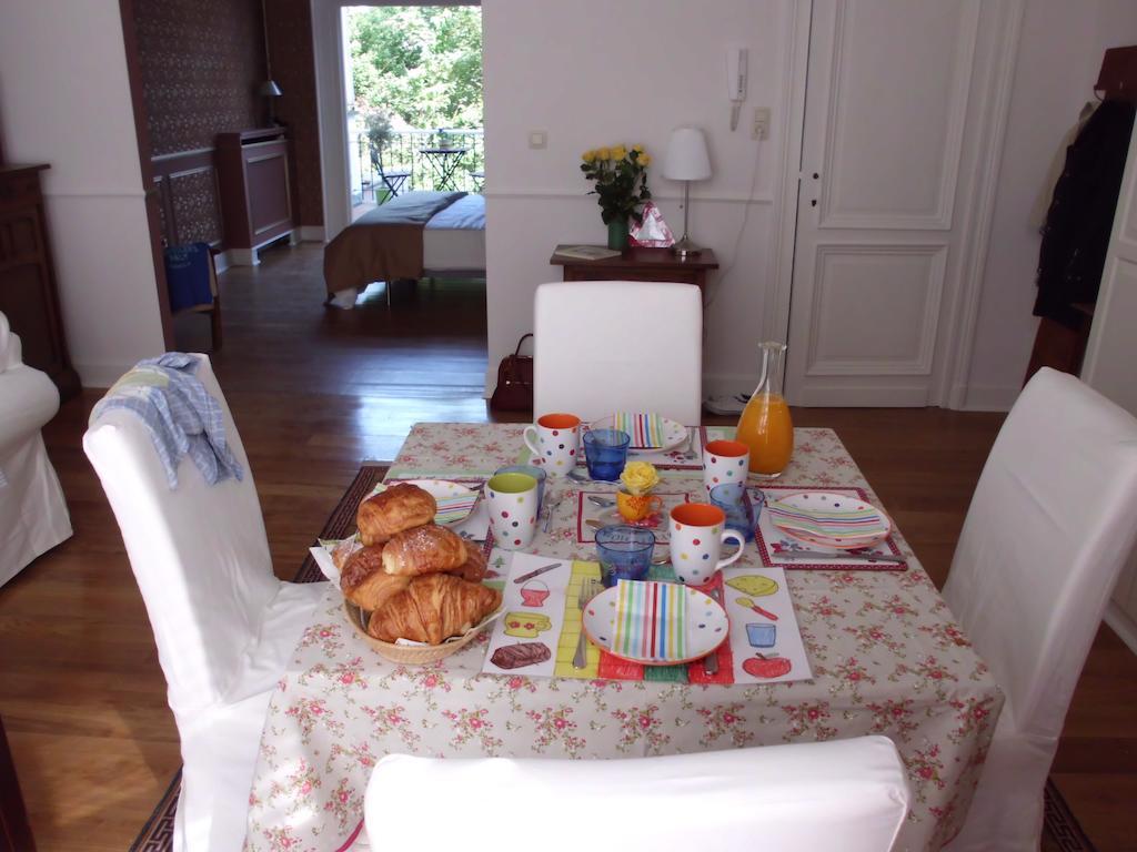 Apartments Suites In Антверпен Стая снимка