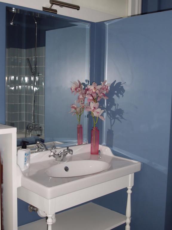 Apartments Suites In Антверпен Стая снимка